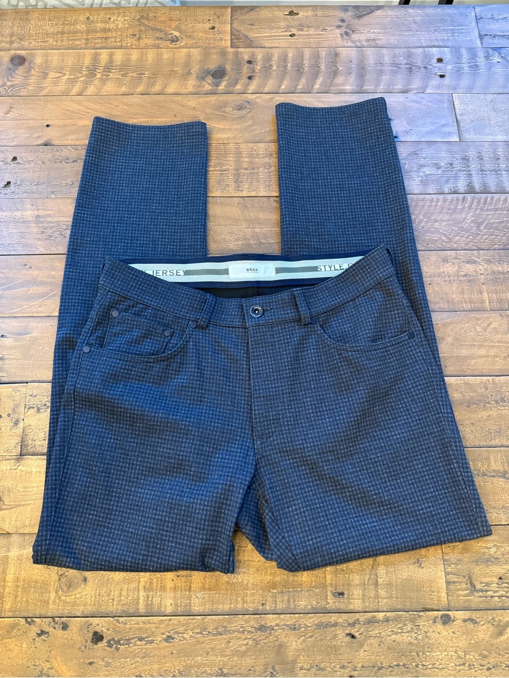 BRAX feel good pants size 32/34 slim fitting- great condition, originally $238
